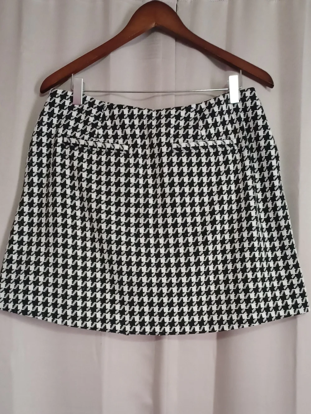 CAbi Passport Houndstooth Black White Mini Skirt Shorts Pockets Stretch Classic